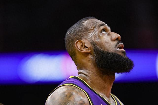 当冠军旗帜仍在，昔日英雄却被抛弃的NBA交易回顾
