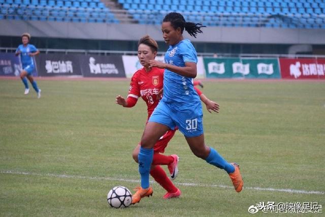 美国银行女高管在时报广场遇刺身亡，年仅32岁