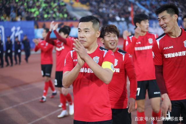 雷迪克：湖人阵容竞争激烈，首发与上场时间均有争夺